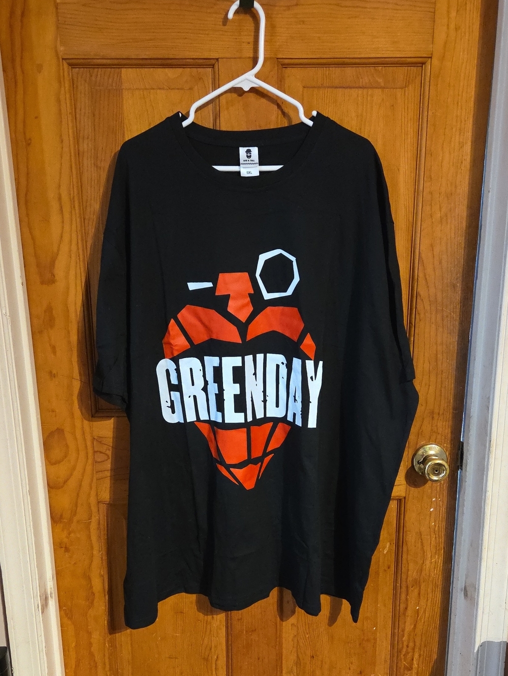 Men's Black Short Sleeve Graphic Tee